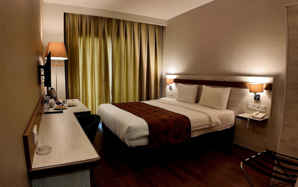 Kanyonvadi Hotel 22/47