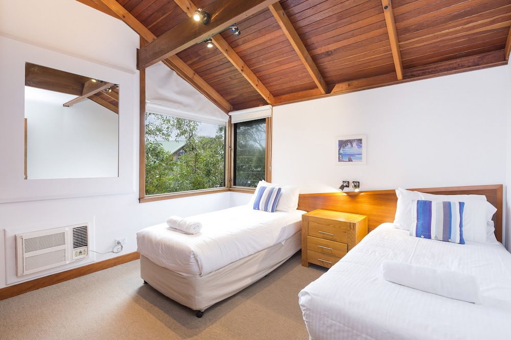 The Oasis Apartments and Treetop Houses 13/47