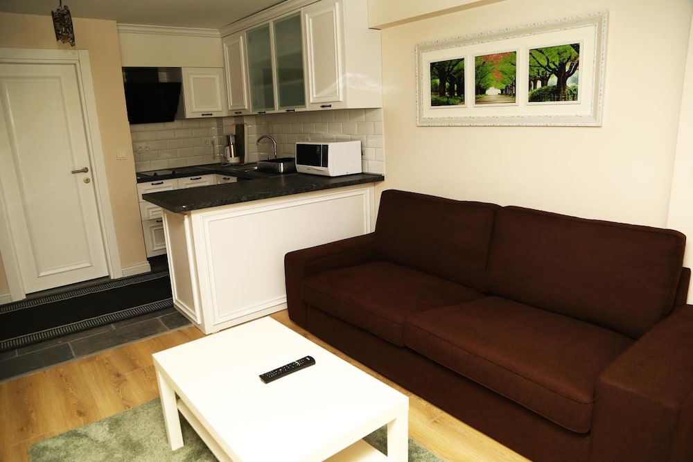 Luxx Suite 33/40
