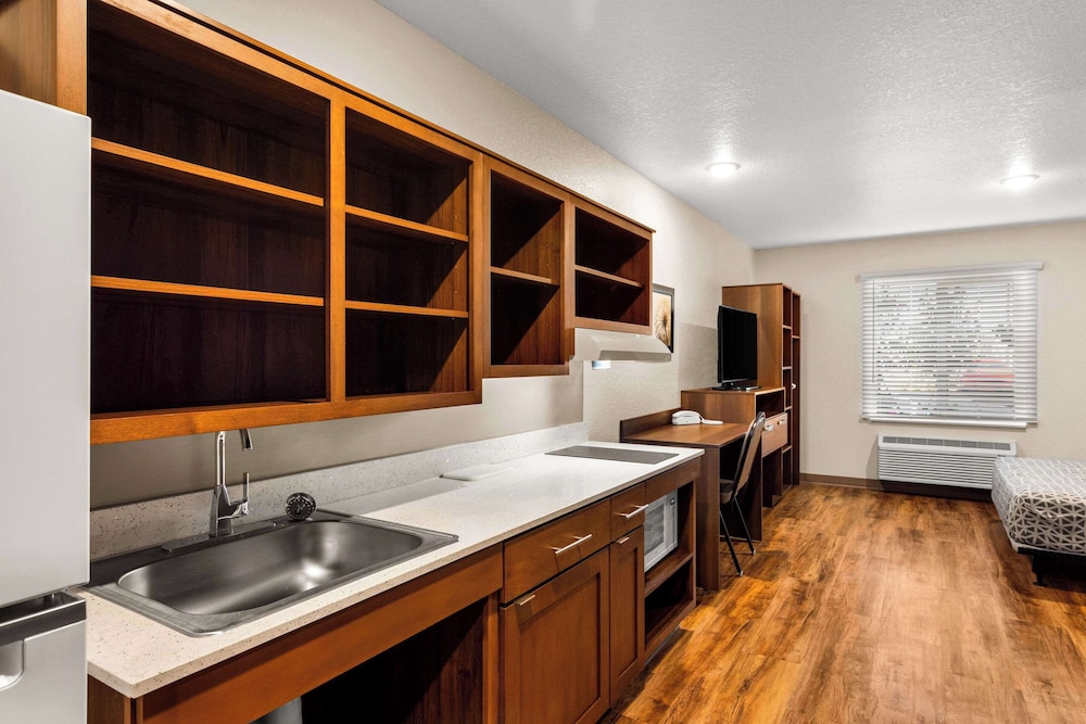 WoodSpring Suites Port St Lucie 17/18