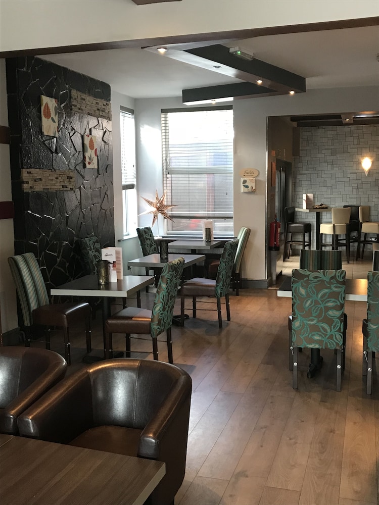 Bennetts Hotel 40/50