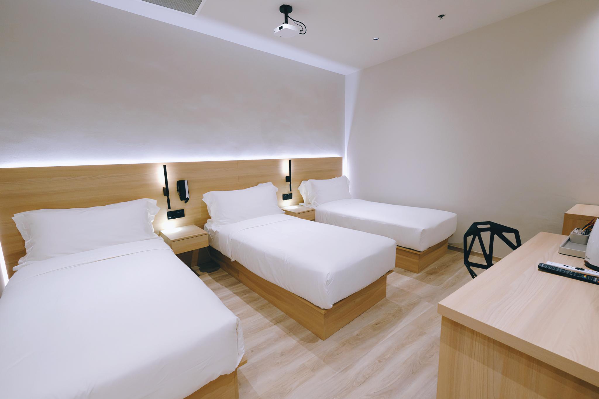 Room, Triple, 3 Beds, No Window