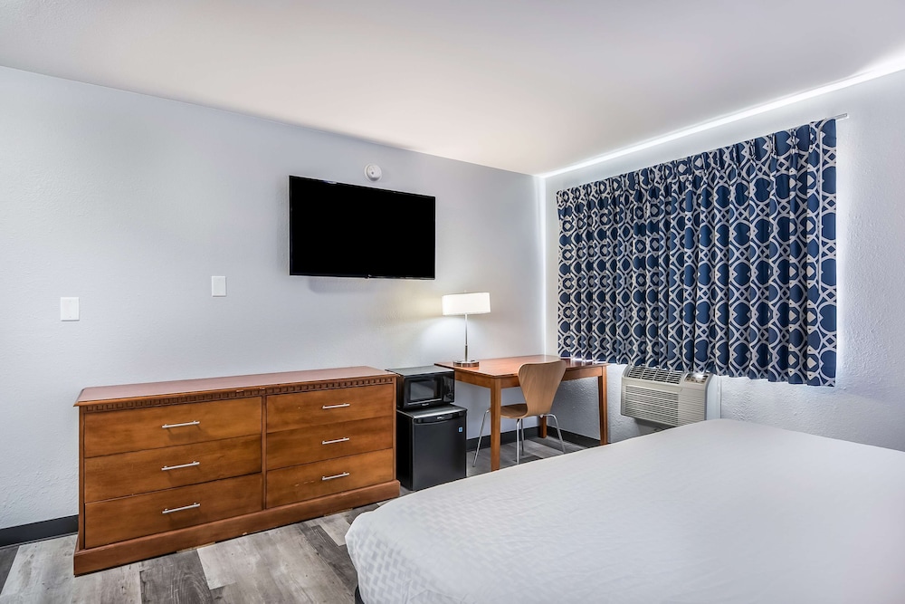 Americas Best Value Inn East Peoria 25/34