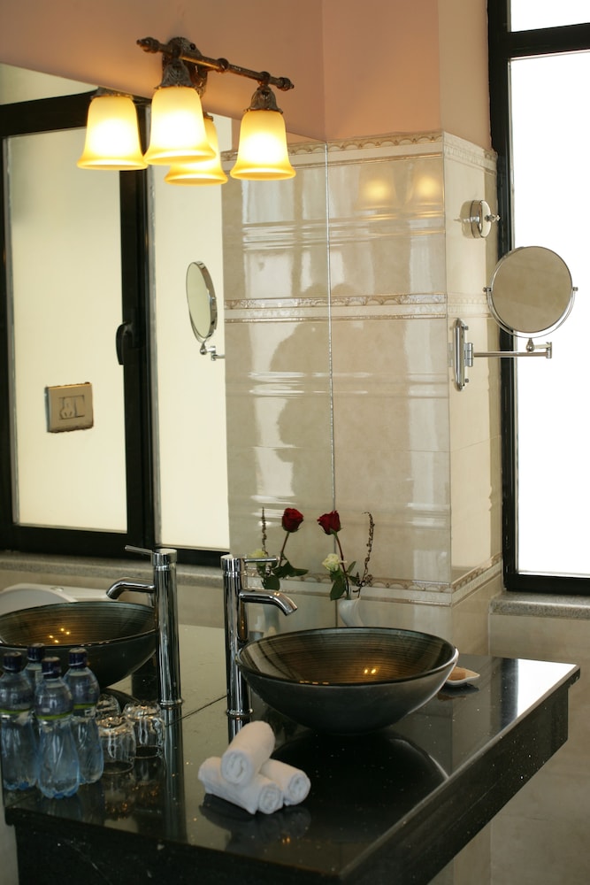 The Residence Suite Hotel 38/42