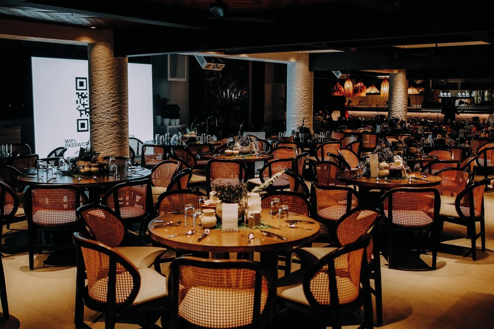 Azzurro Hotel 38/48
