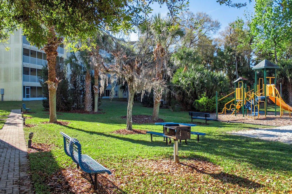 Barefoot N Resort 38/50