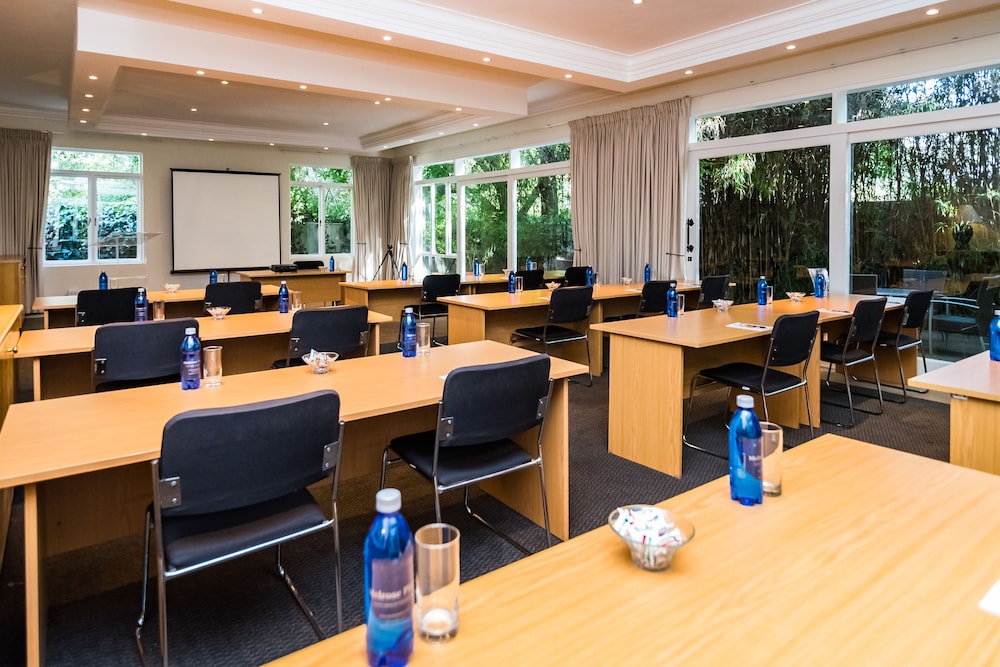 Melrose Place Guest Lodge and Conferencing 38/50