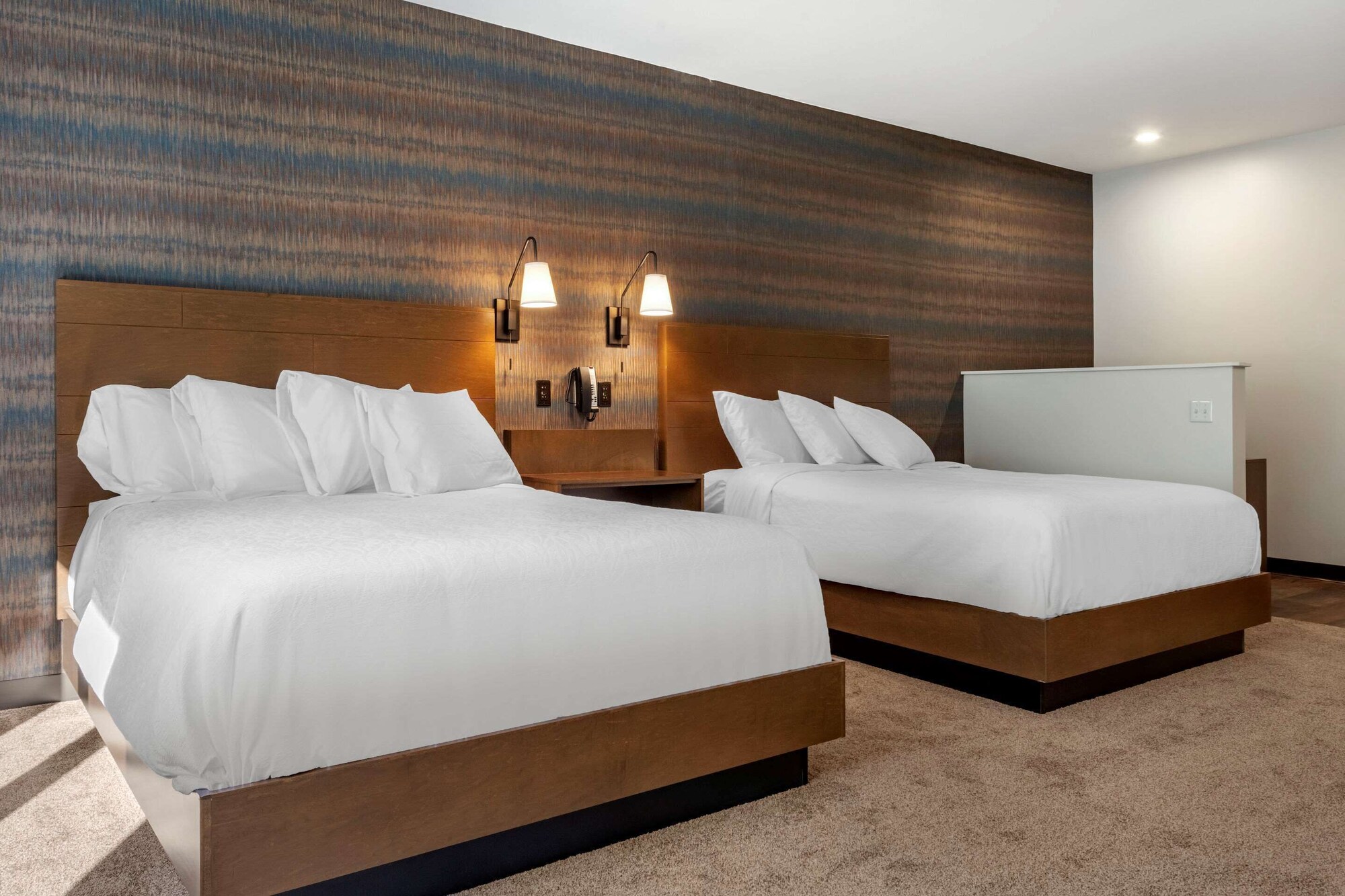 غرفة بسريرين كوين لذوي الإعاقة