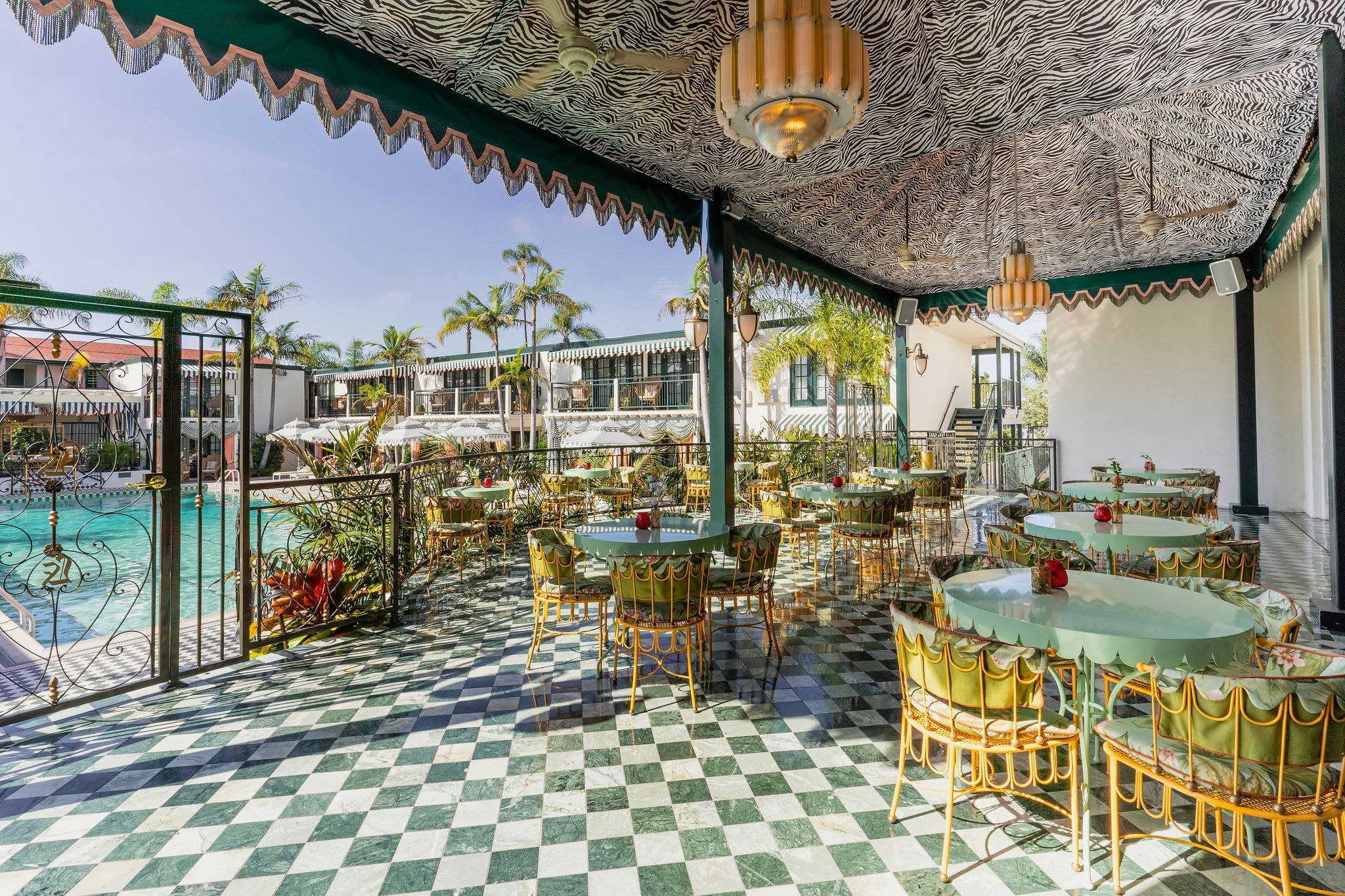 The Lafayette Hotel And Club 24/30