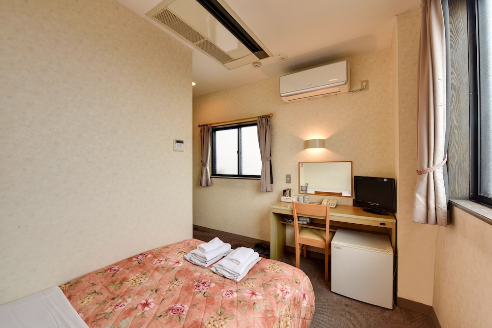 SEMI ROOM, SEMI DOUBLE BED, SMOKING
