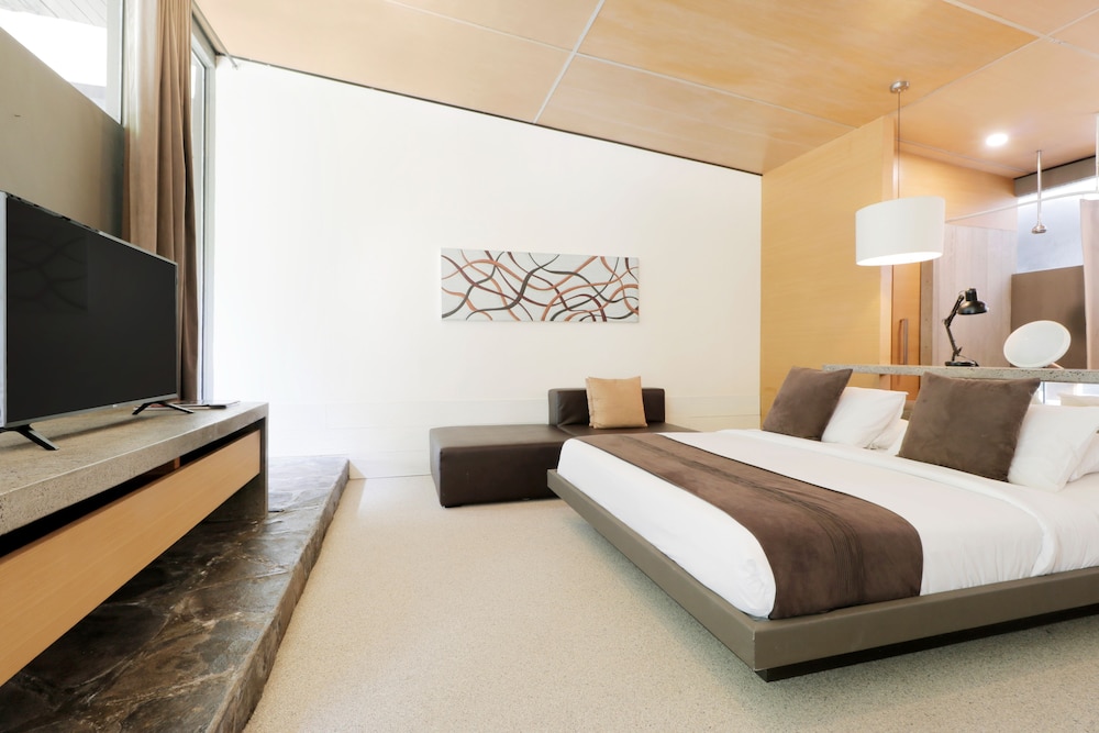 Clio Apartments 9/45