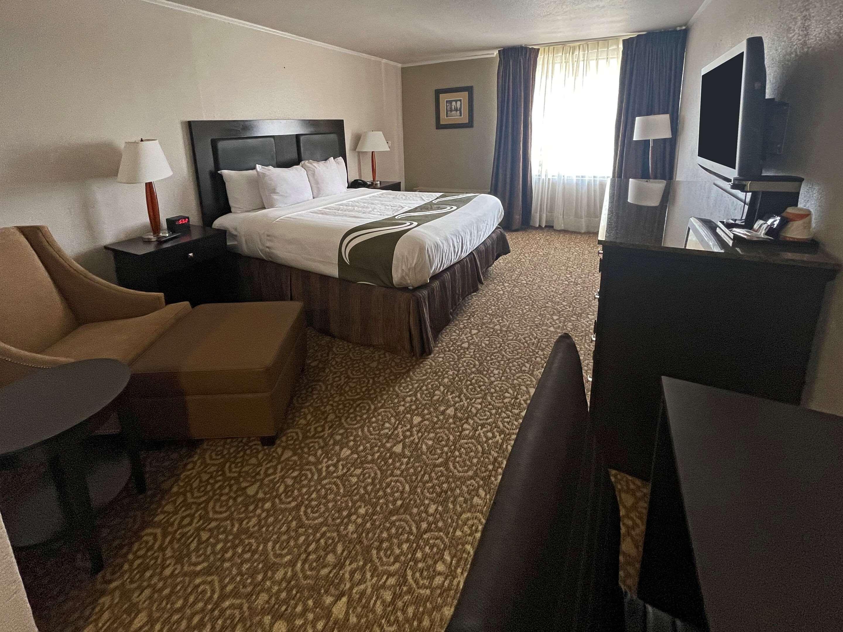 ROOM, KING BED, SMOKING