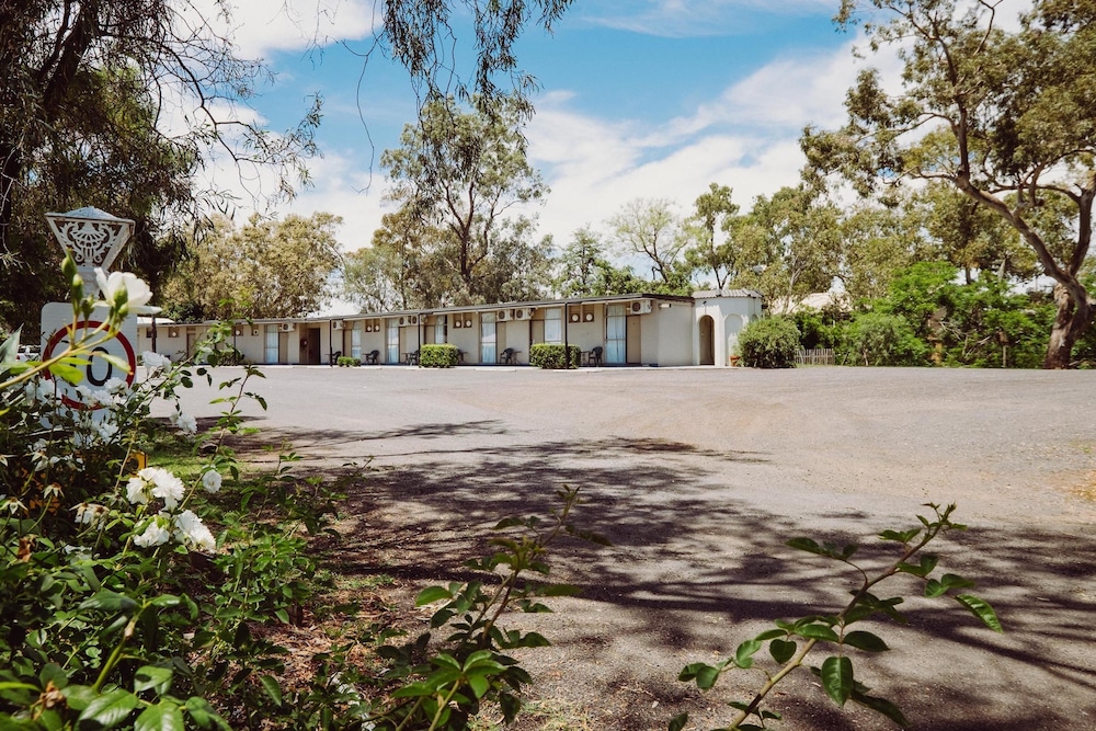 ARTESIAN SPA MOTEL 43/48