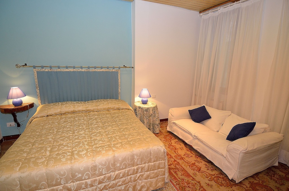 Charming Venice Apartments 23/78