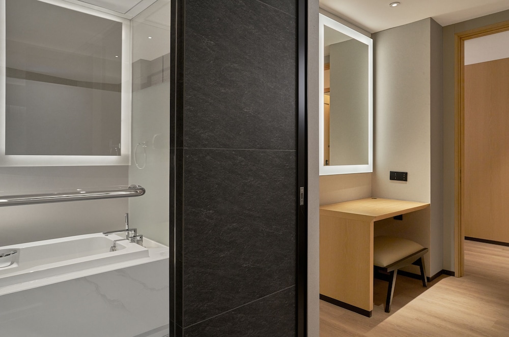 Hyatt Place Yantai Development Zone 35/37