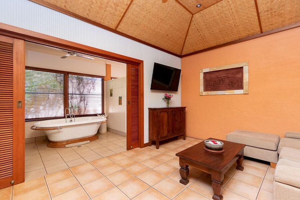 Bali Hai Resort 60/78