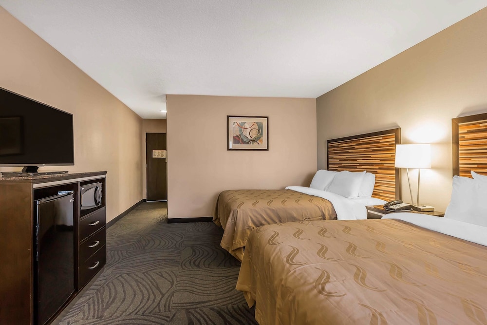 Quality Inn Fallbrook I 15 21/34