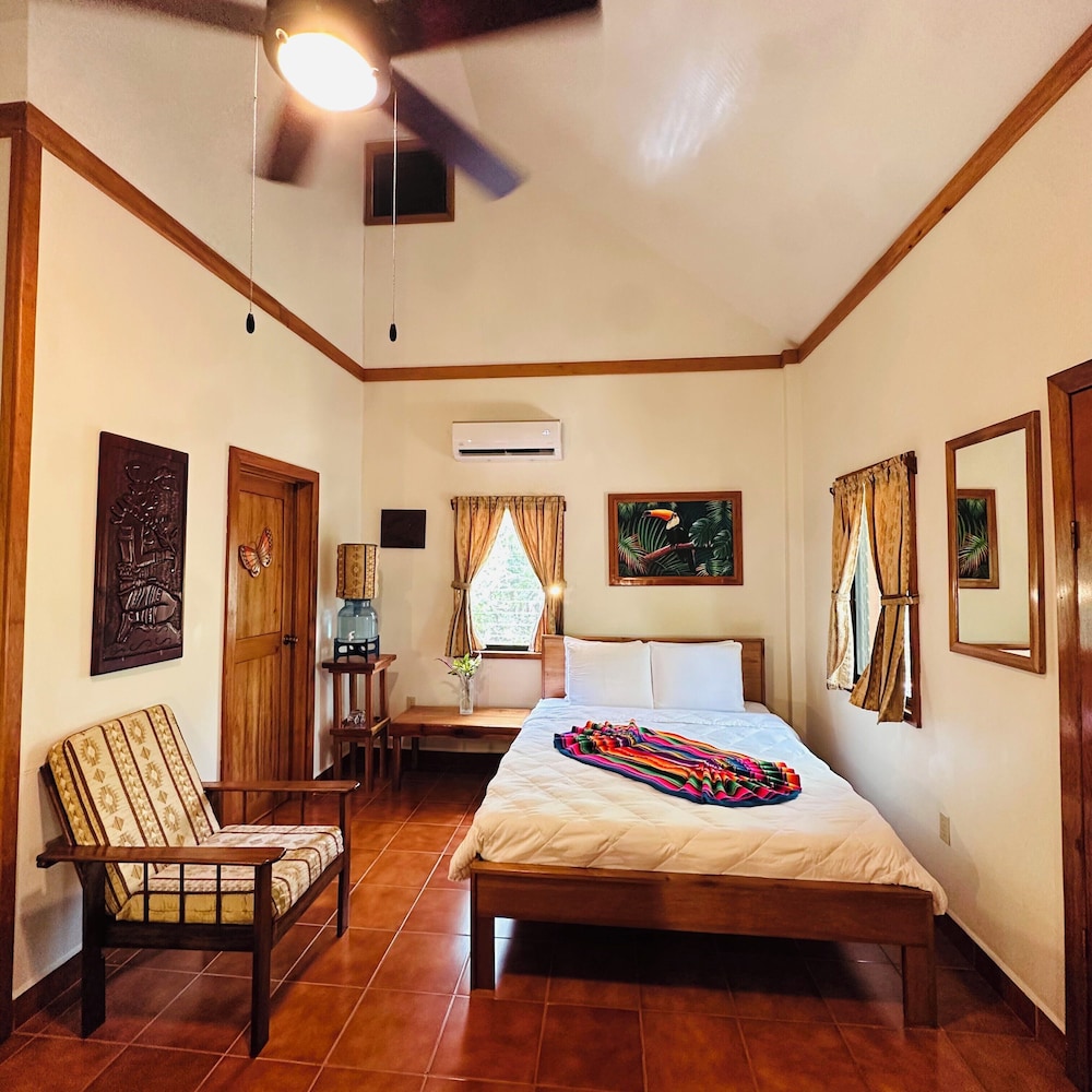 Mariposa Jungle Lodge 12/50
