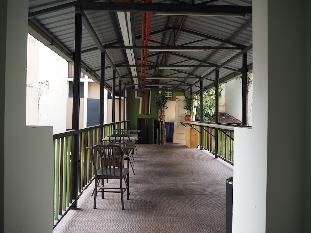 Leo Leisure Hotel at Central Market 49/54