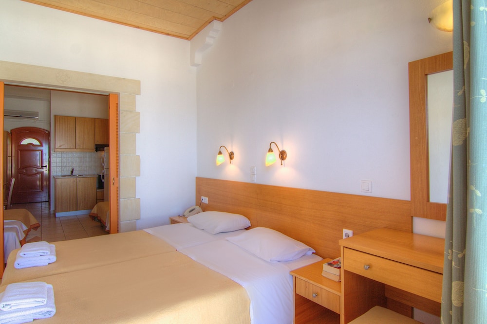 Adonis Hotel 24/52