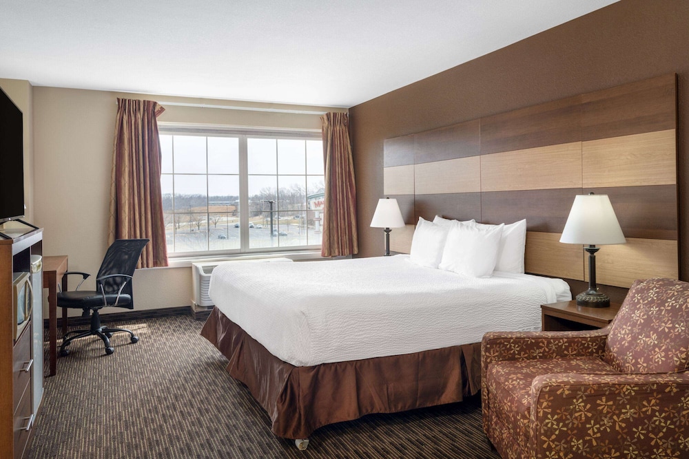 ROOM, KING BED, ACCESSIBLE