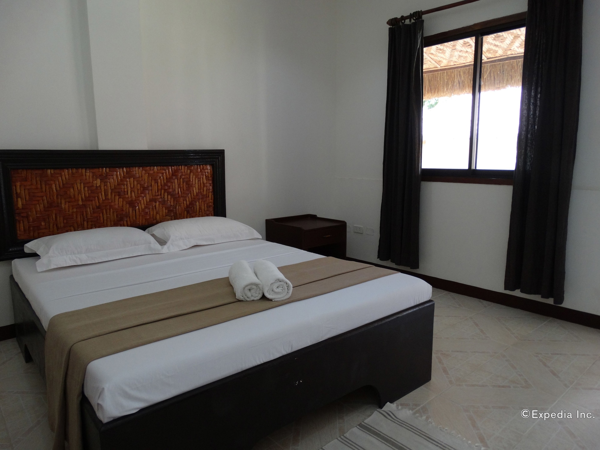 Residential, Suite, 1 Single and 2 Queen Beds