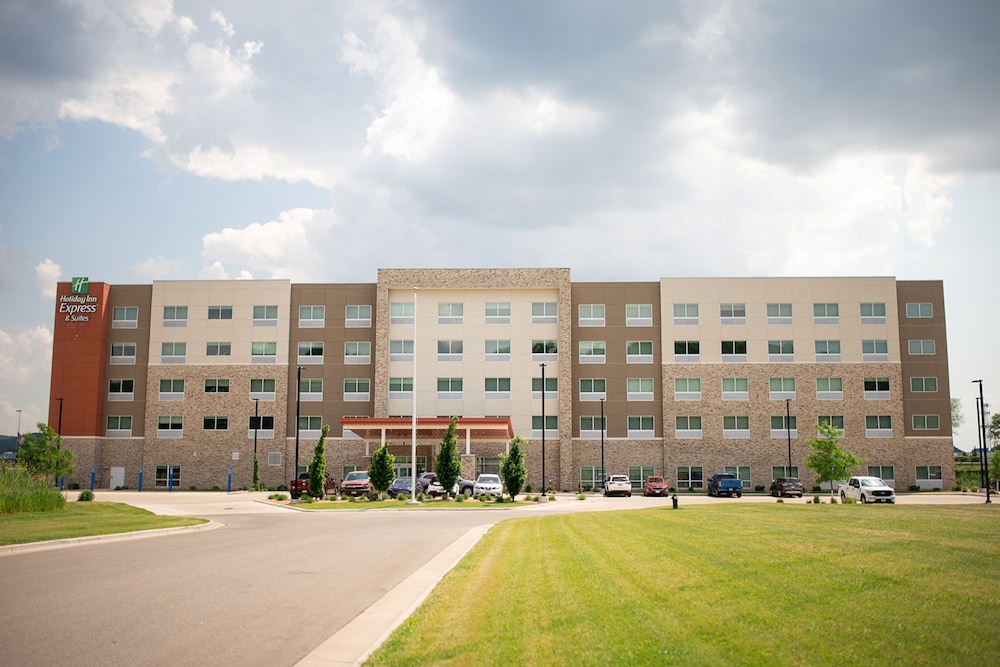 Holiday Inn Express and Suites Onalaska - La Crosse Area 2/71