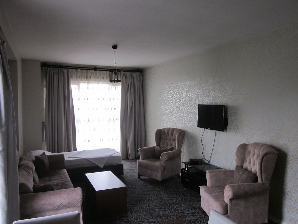 Tuyap Pin Suite 38/50