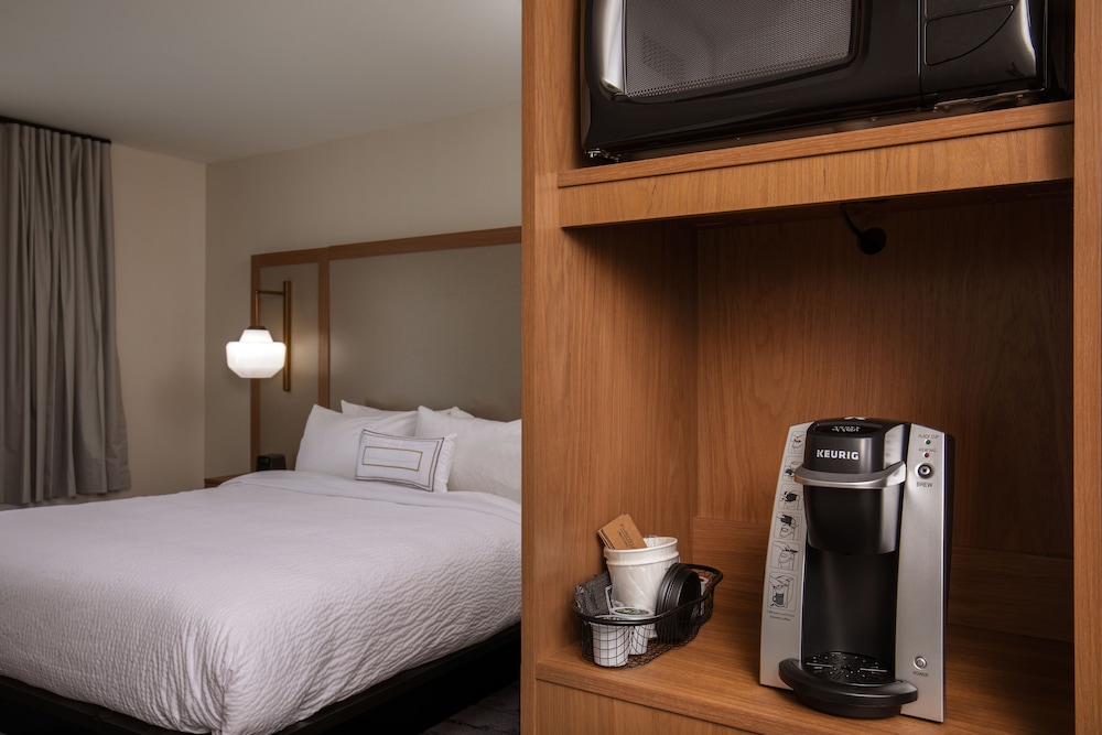 Fairfield Inn Suites Boston Walpole 10/35