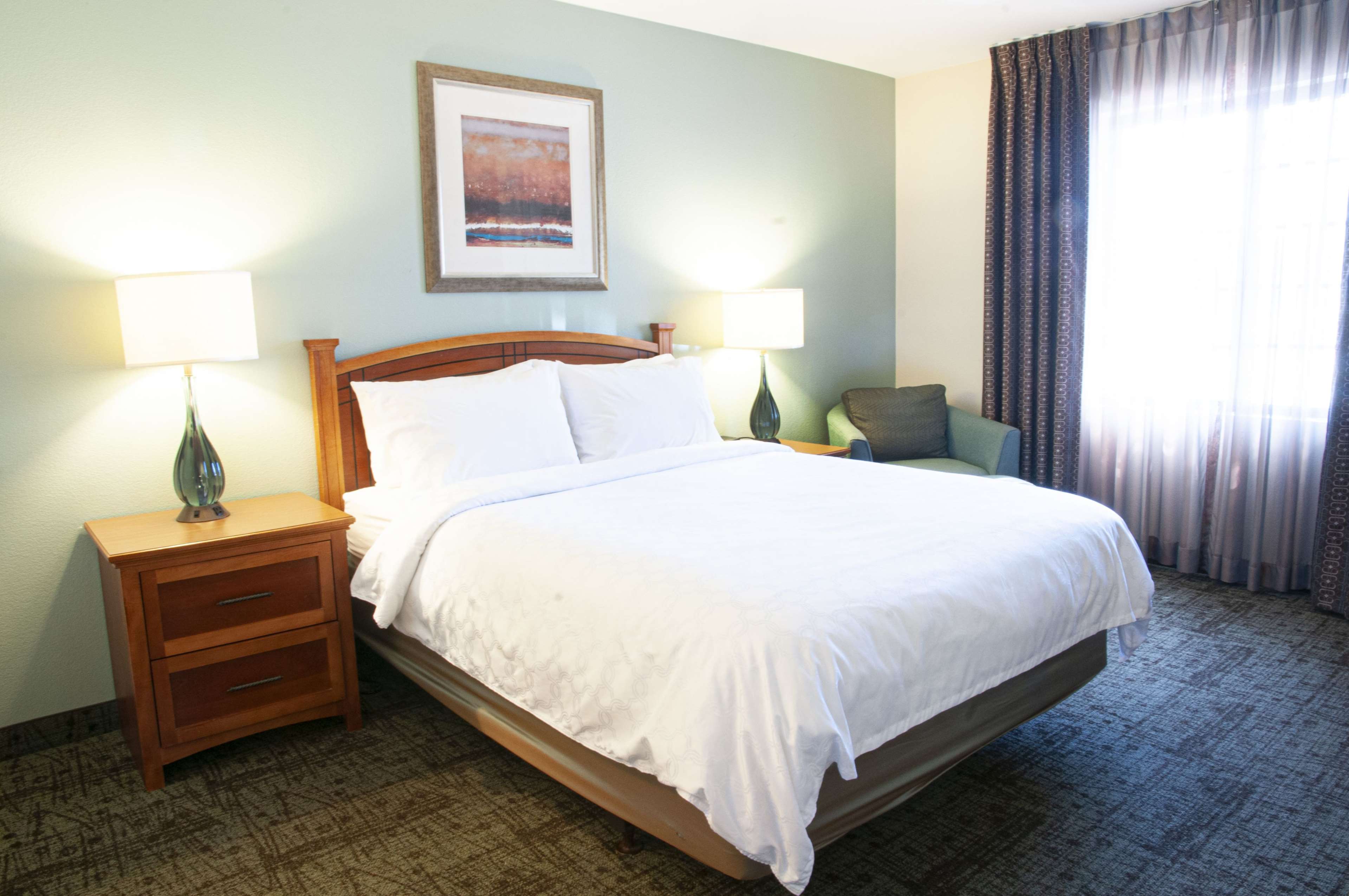 1 BEDROOM, SUITE, QUEEN BED, BATHTUB, ACCESSIBLE