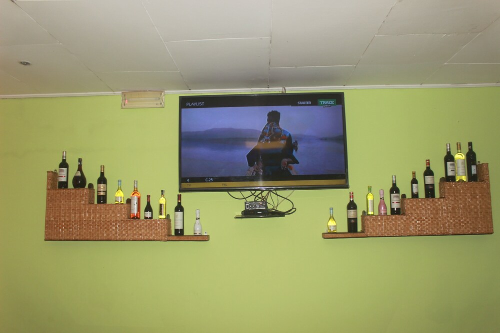 Liza Hotel 4/43