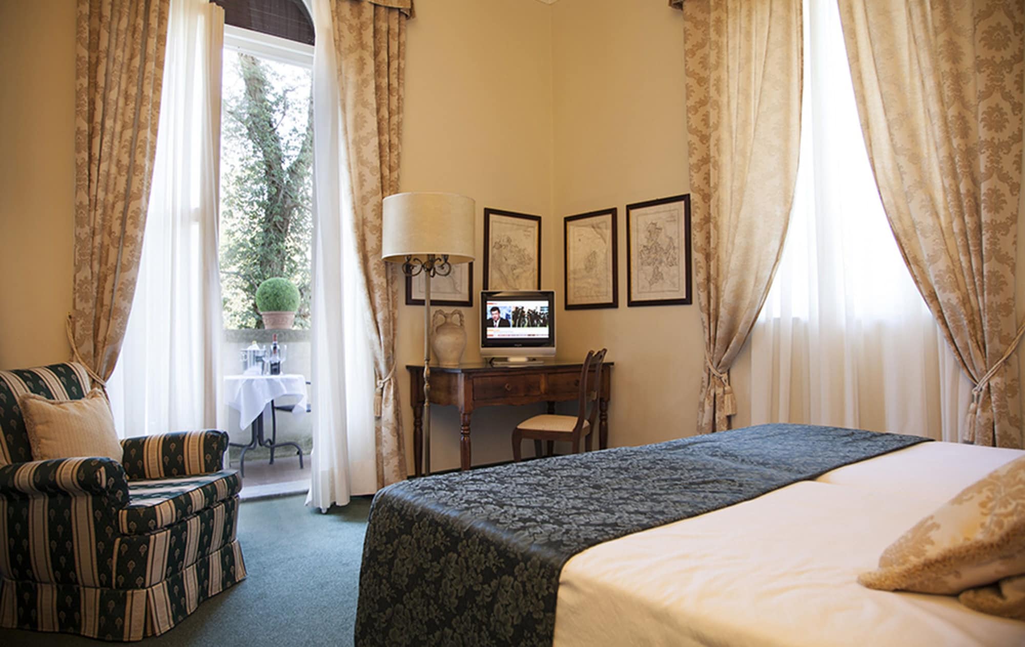 ROOM, TRIPLE