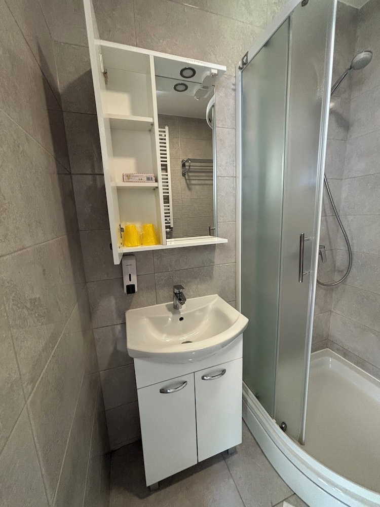 London Rooms Zagreb Airport 44/48