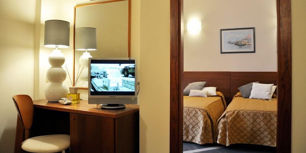HOTEL METROPOL 36/45