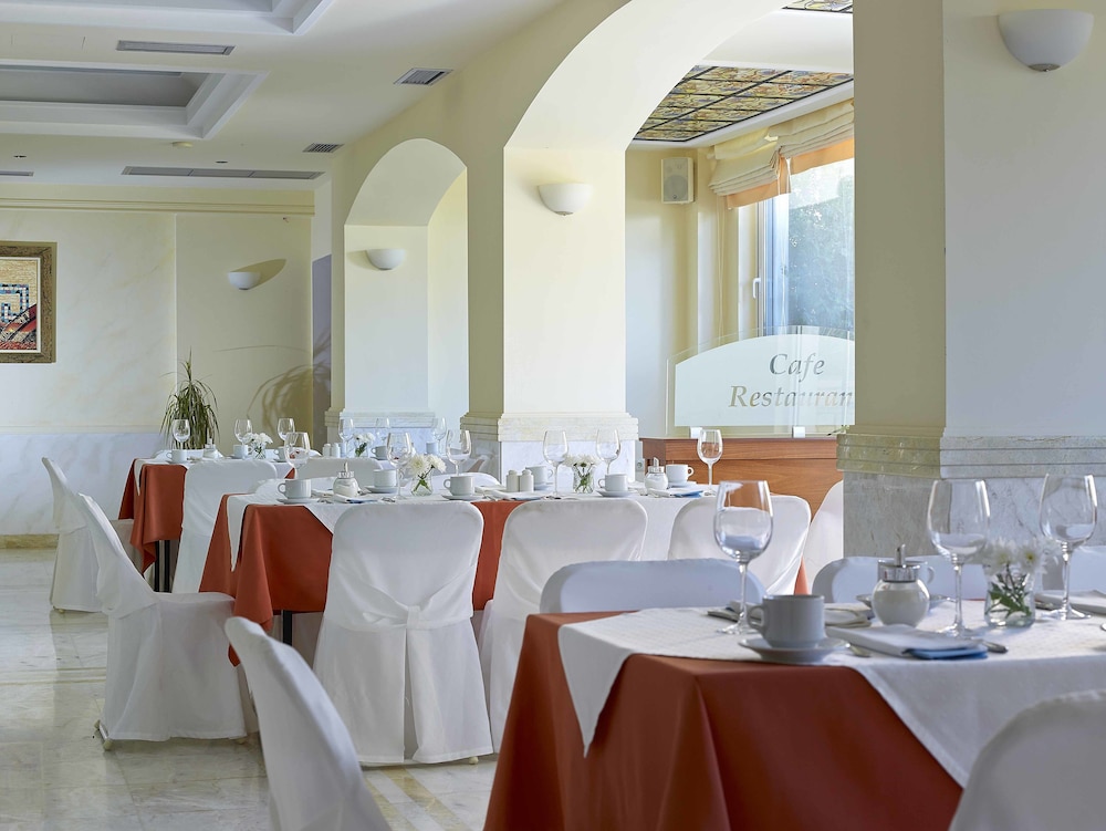 Avantis Suites Hotel 31/50