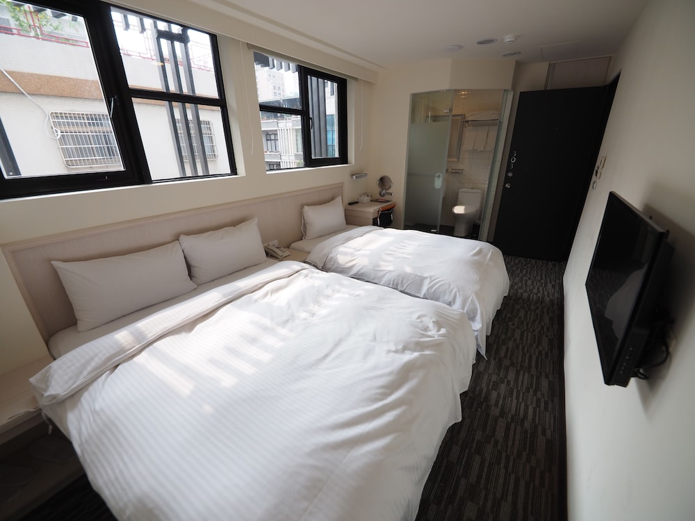 Century Hotel 22/46