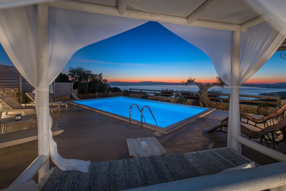 Aria Villa 15/50