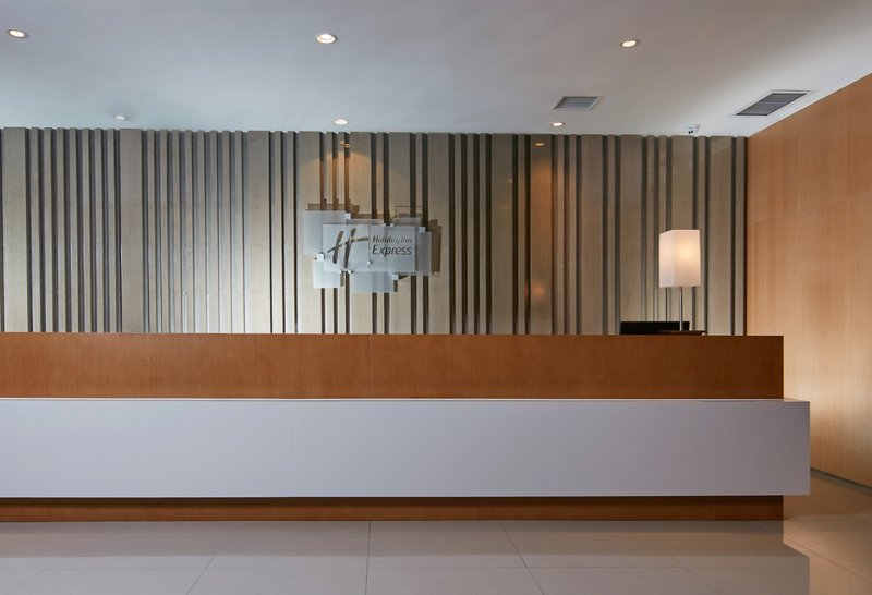 HOLIDAY INN EXPRESS LUOYANG YICHUAN 7/56