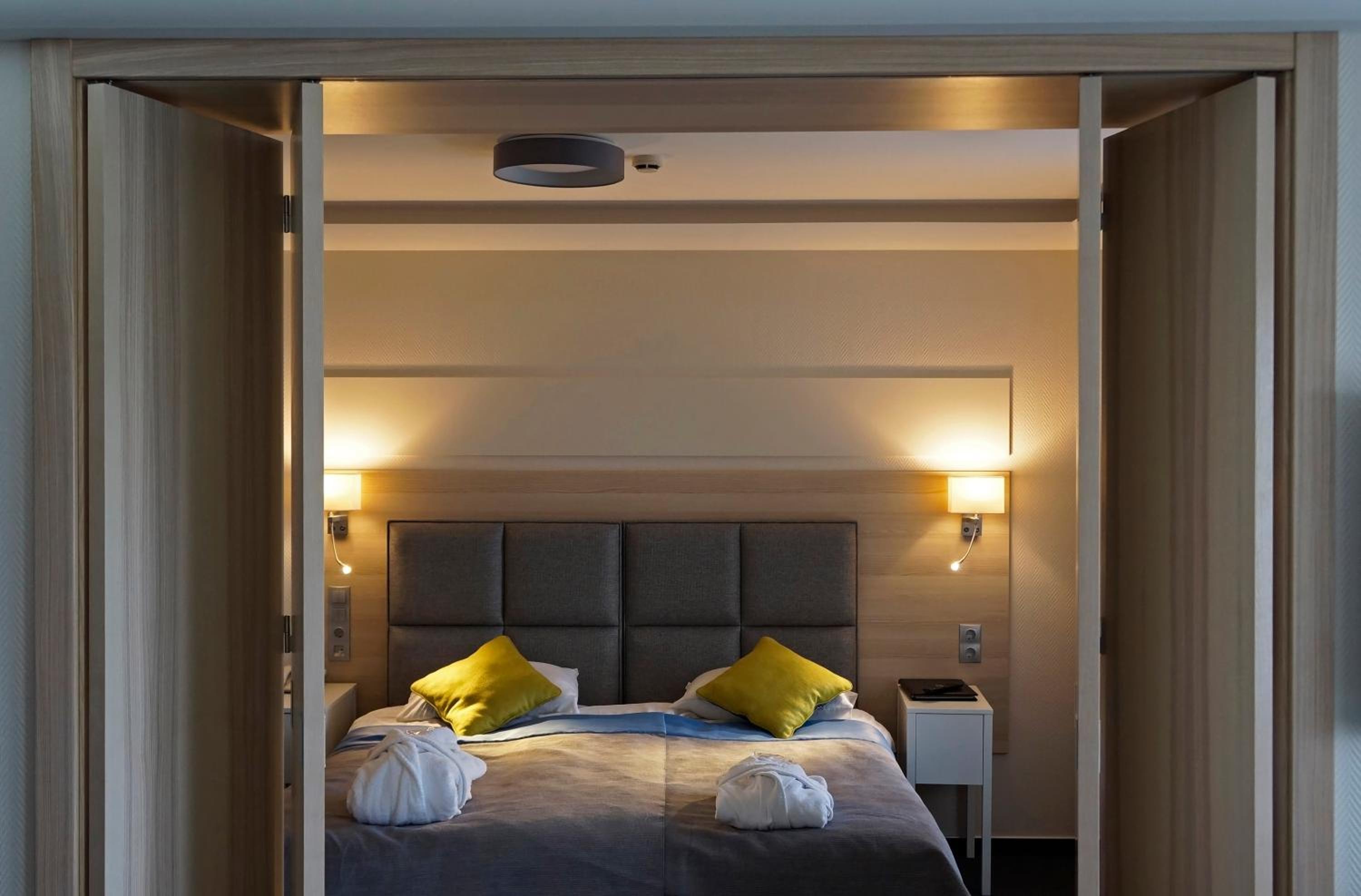 Suite, Apartment