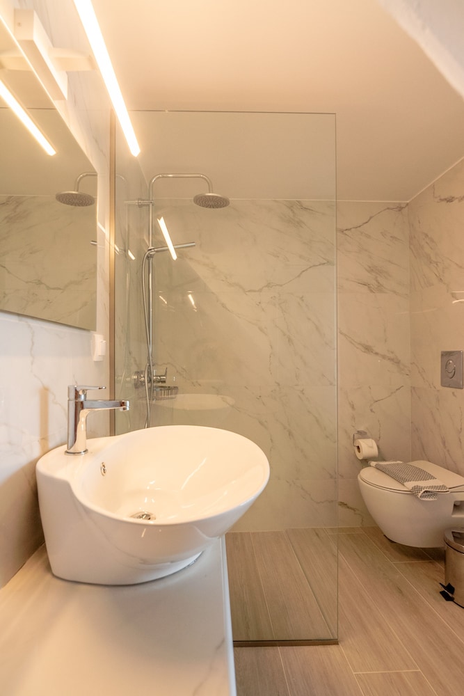 Gt Beach Hotel 44/49