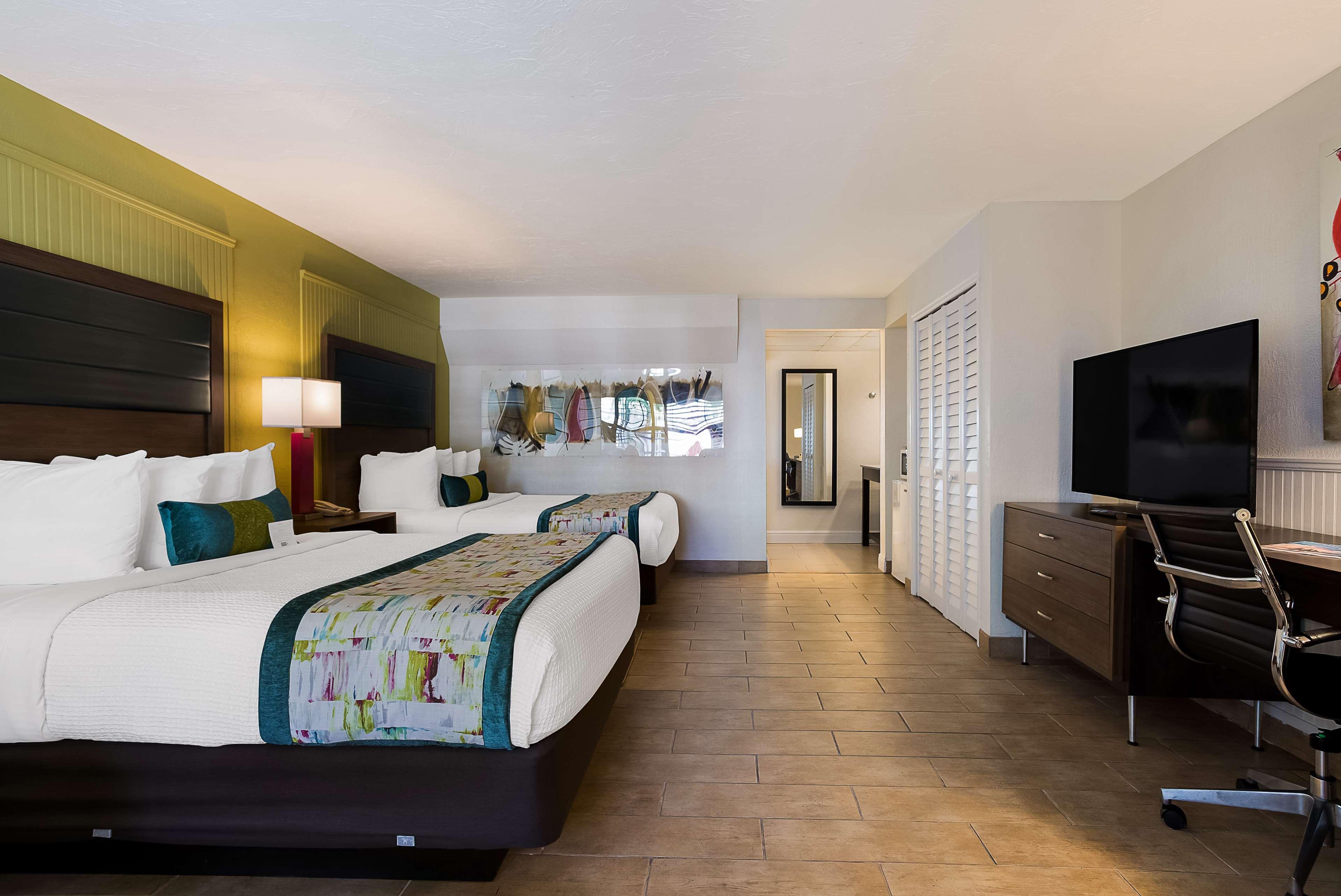 Room, 2 Queen Beds, Dining Area, Patio, Large