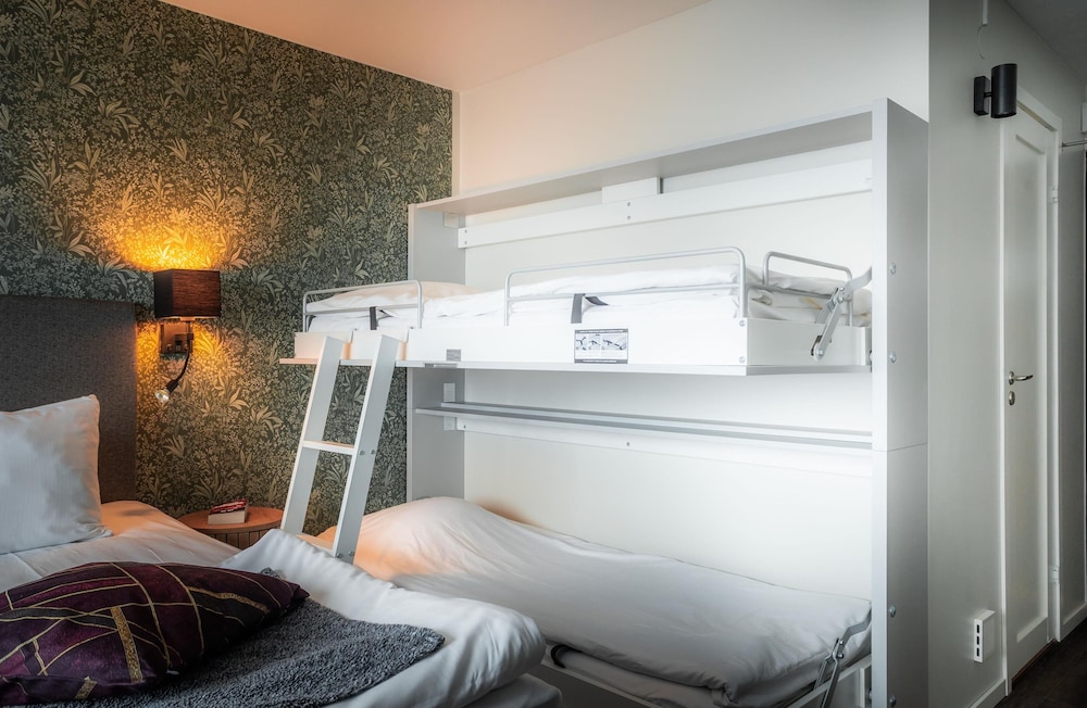 Family, Twin Beds, Bunk Beds 6/10