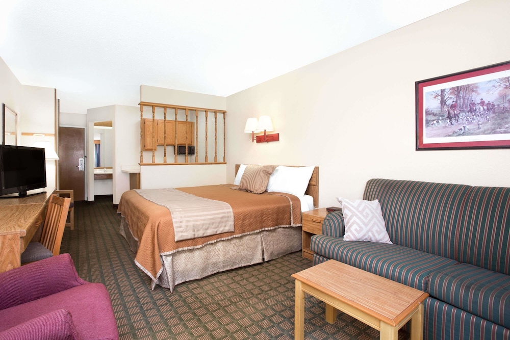 Travelodge By Wyndham Perry GA 14/33