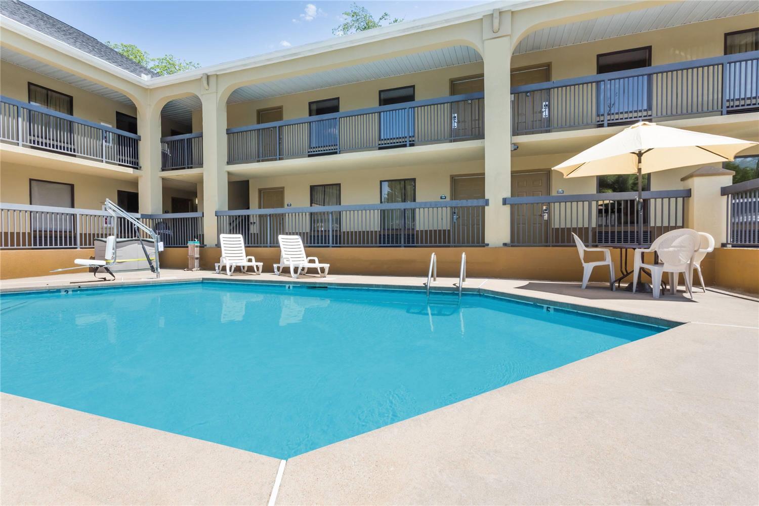 Days Inn by Wyndham Elberton 2/6