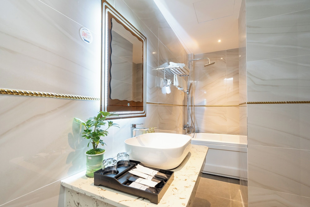 Nicecy Saigon Hotel 50/50