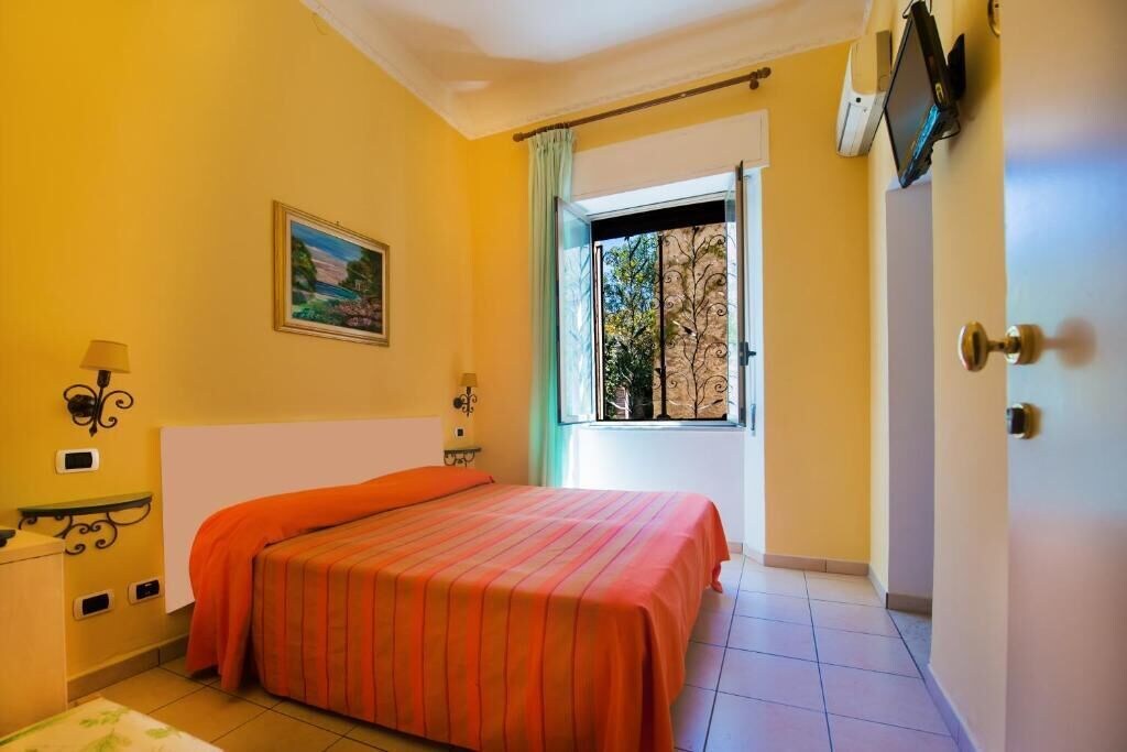 STANDARD, DOUBLE OR TWIN BED