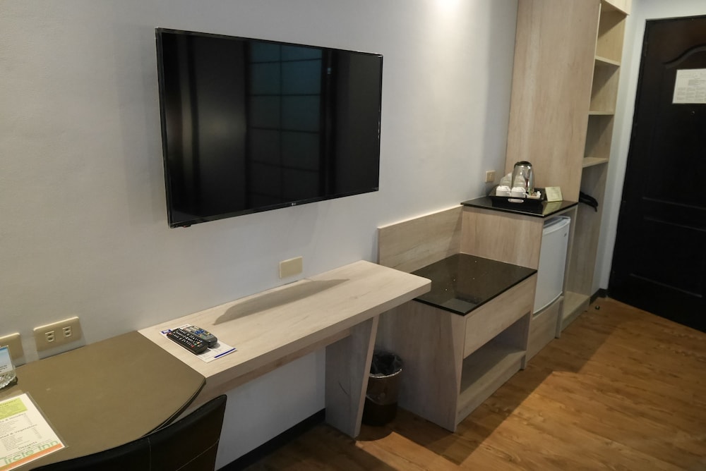 Circle Inn Hotel and Suites 42/63