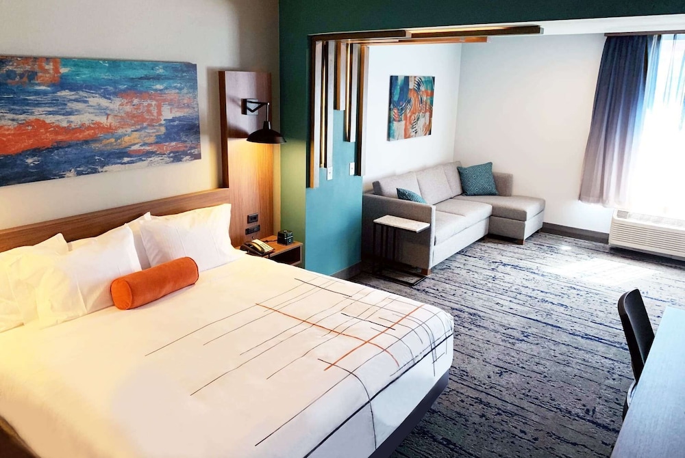 La Quinta Inn & Suites by Wyndham Frisco 8/39