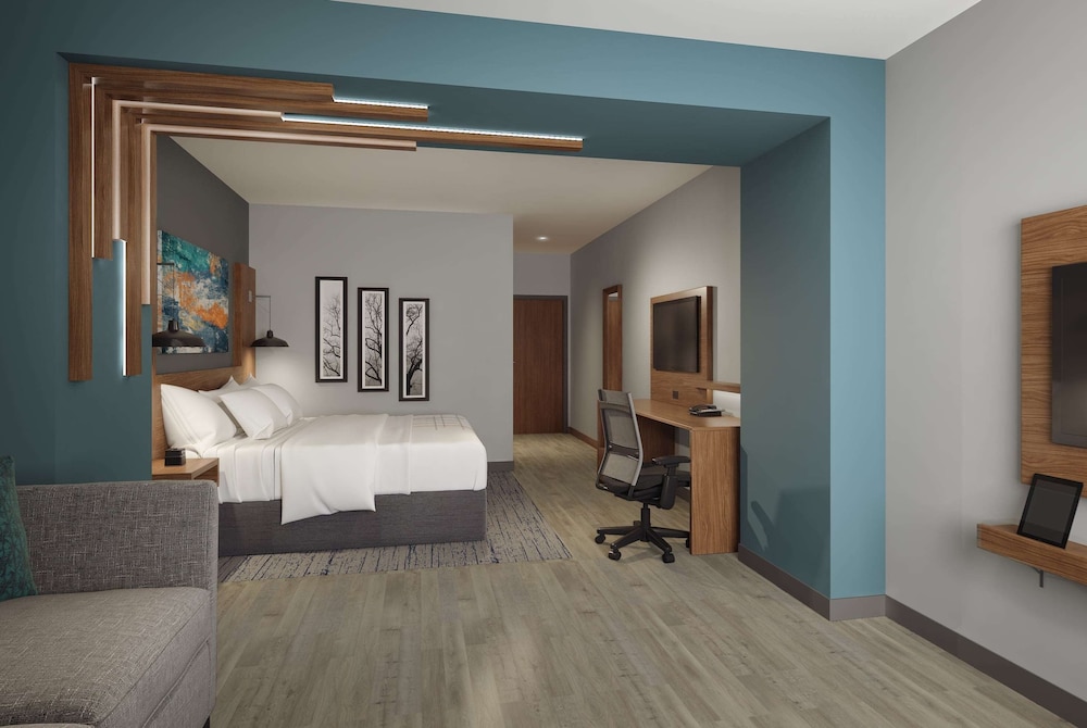 La Quinta Inn & Suites by Wyndham Locust Grove 12/55