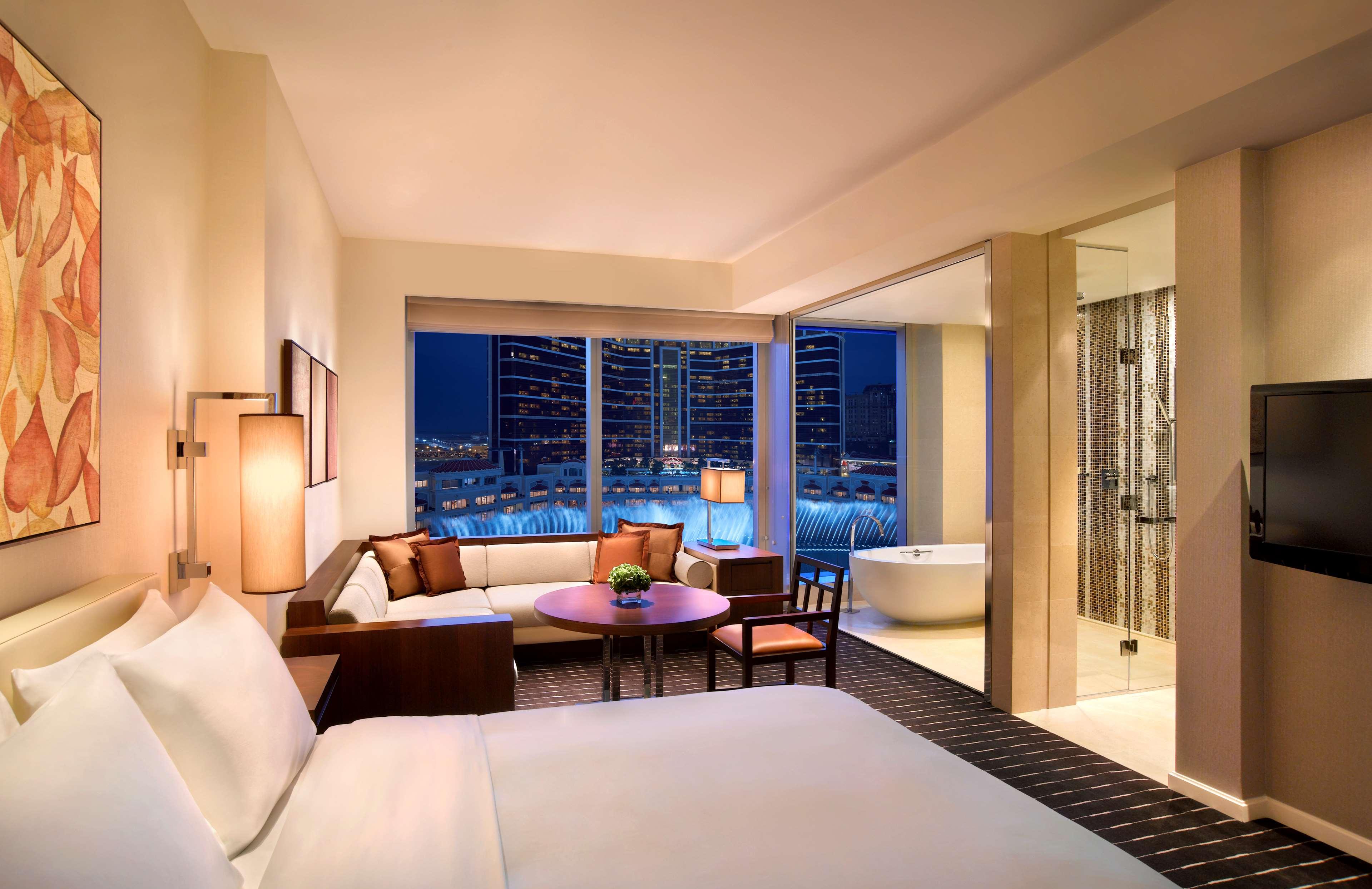 Grand, Deluxe, King Bed, Fountain View